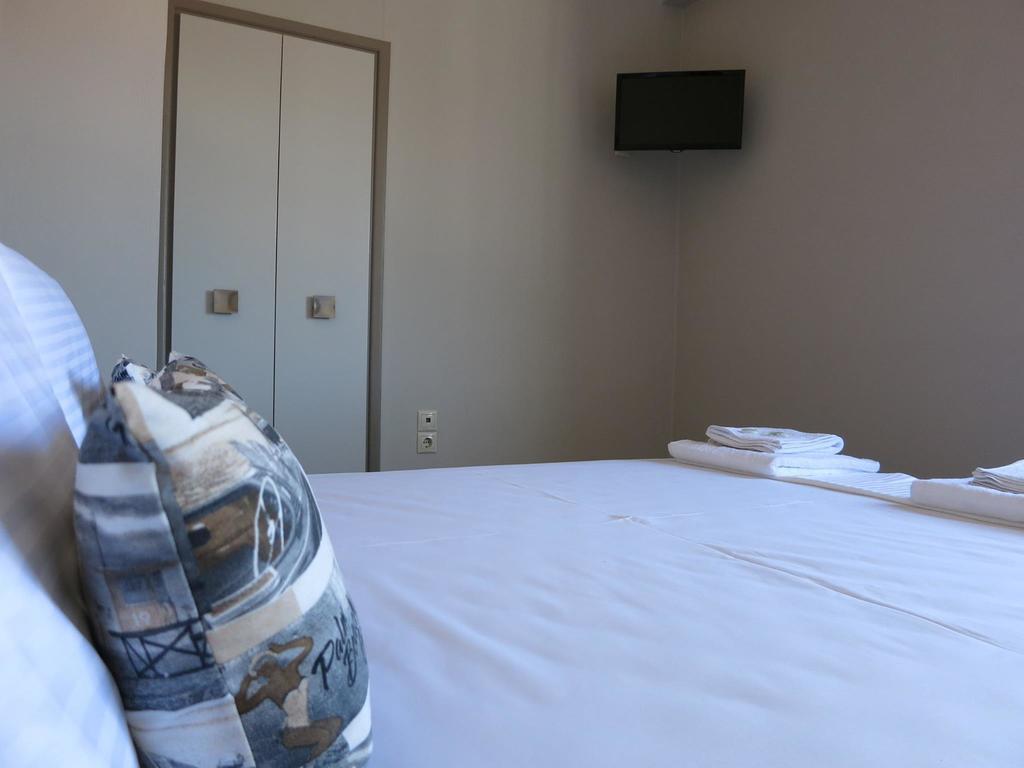 Pantheon Aparthotel Hriszí Aktí Haniá Szoba fotó