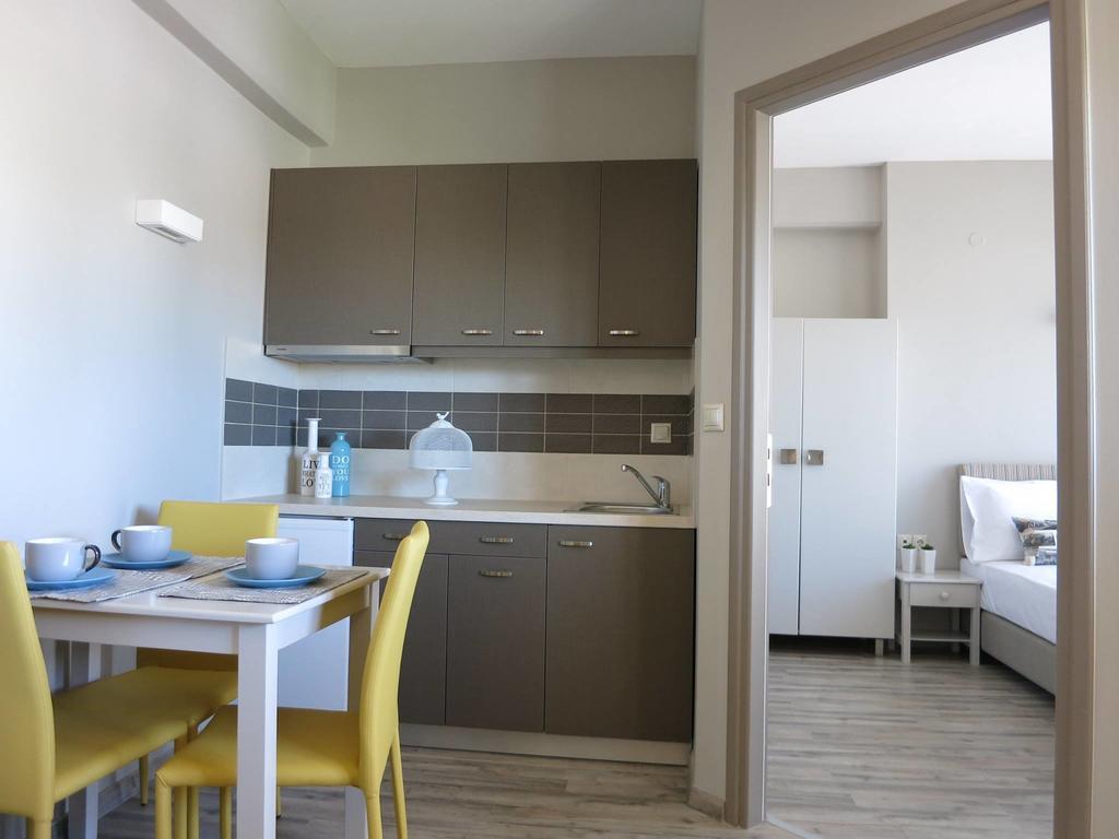Pantheon Aparthotel Hriszí Aktí Haniá Szoba fotó