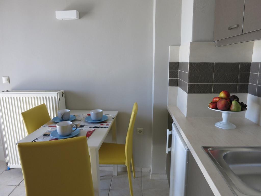 Pantheon Aparthotel Hriszí Aktí Haniá Szoba fotó