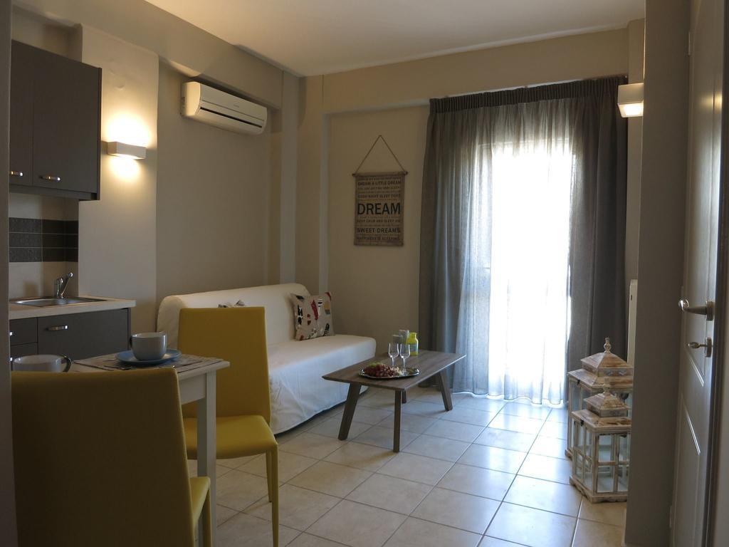 Pantheon Aparthotel Hriszí Aktí Haniá Kültér fotó