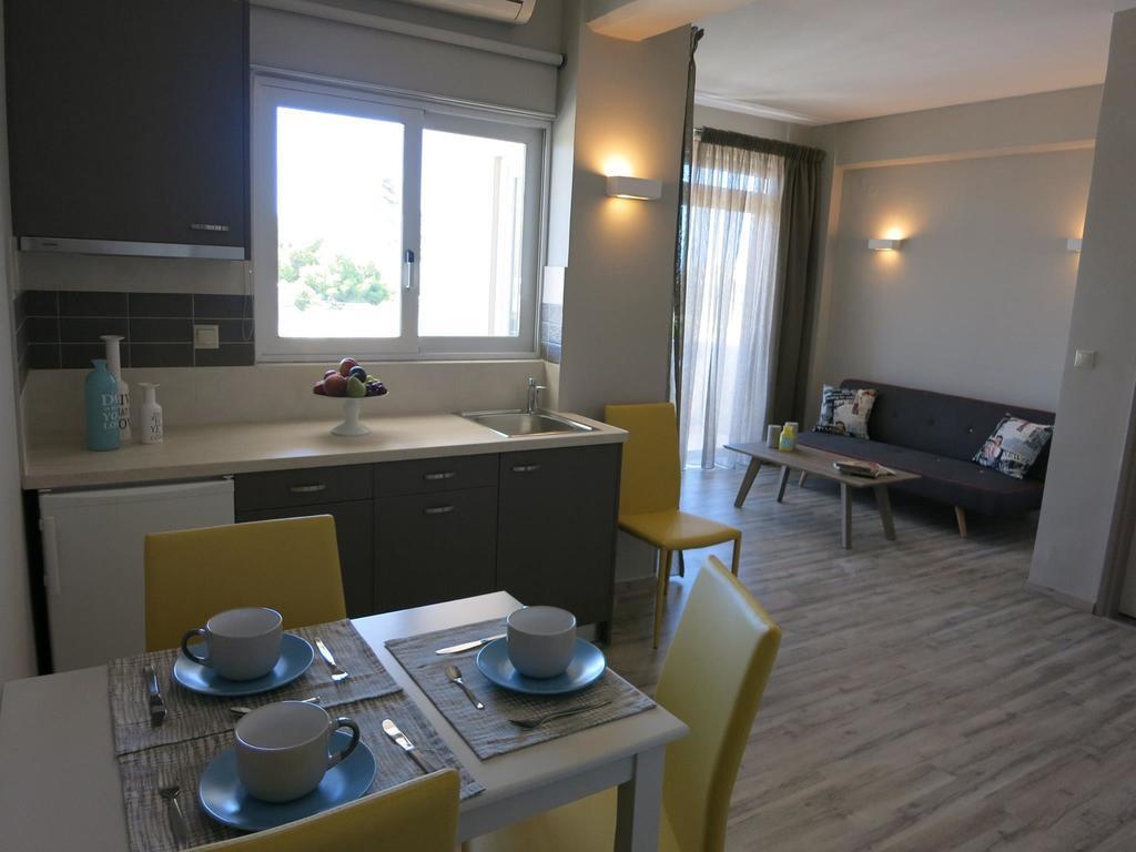 Pantheon Aparthotel Hriszí Aktí Haniá Kültér fotó