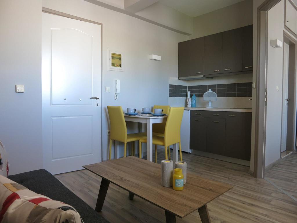 Pantheon Aparthotel Hriszí Aktí Haniá Kültér fotó