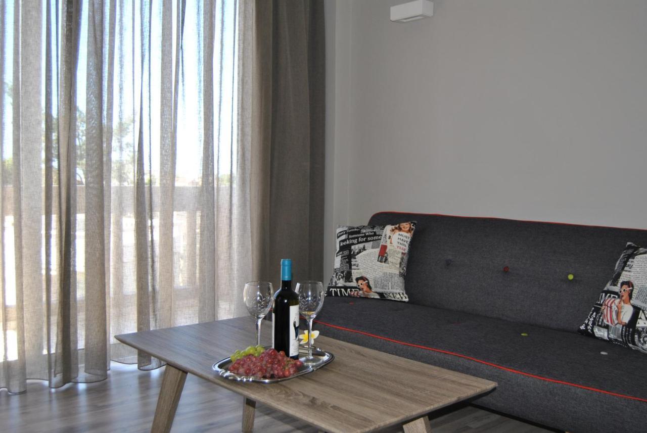 Pantheon Aparthotel Hriszí Aktí Haniá Kültér fotó