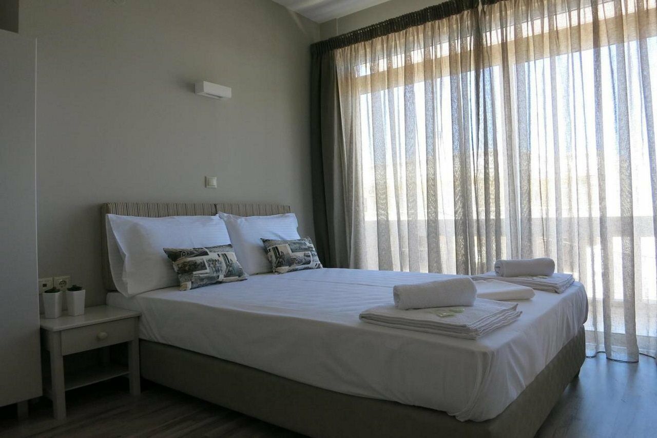 Pantheon Aparthotel Hriszí Aktí Haniá Kültér fotó
