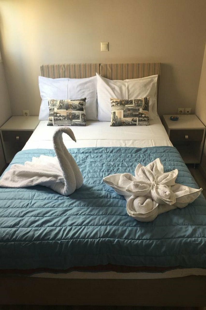 Pantheon Aparthotel Hriszí Aktí Haniá Kültér fotó